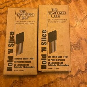 The Pampered Chef Hold 'N Slice, NIB
